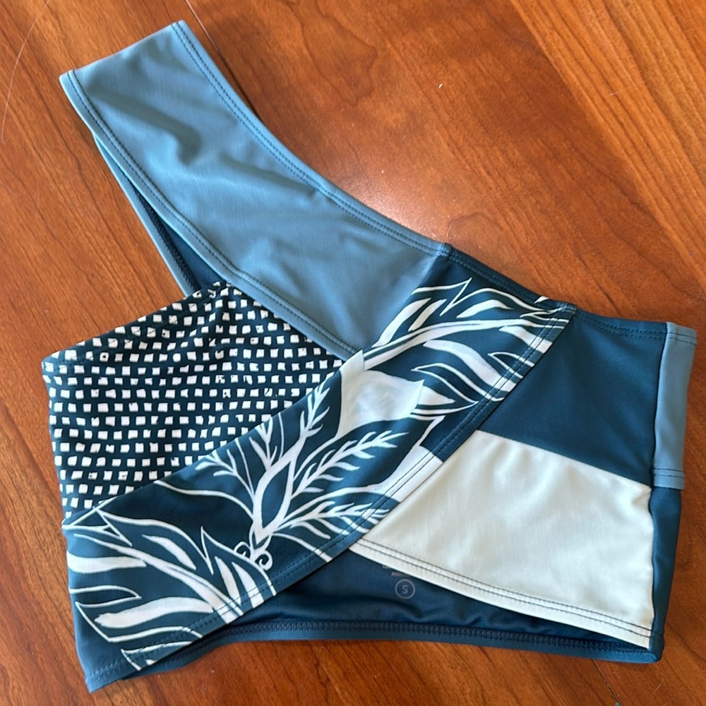 Nani swimwear size small patchwork crop bikini top